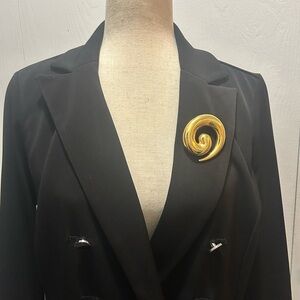 Elegant Gold Swirl Brooch